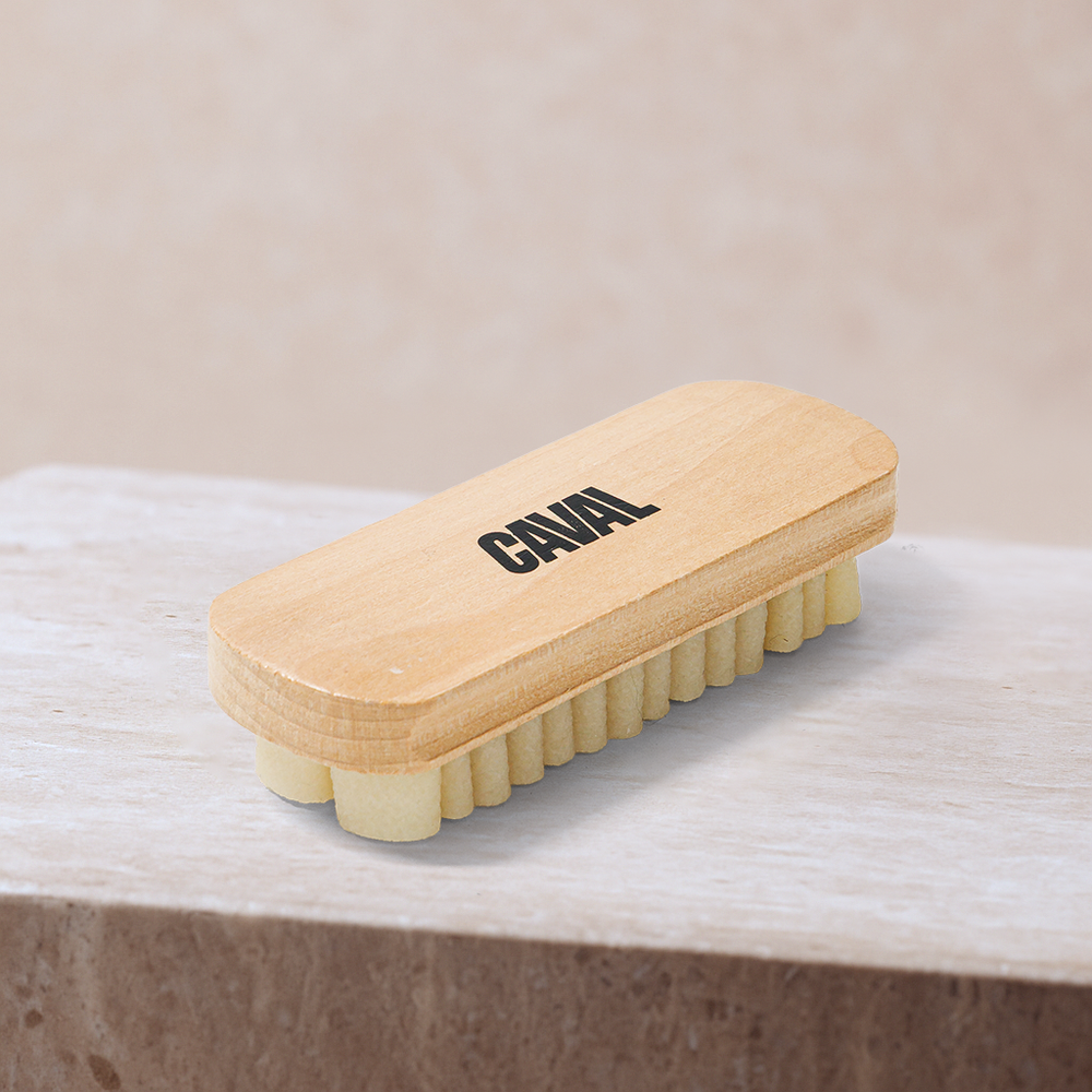 Crepe brush with wooden back