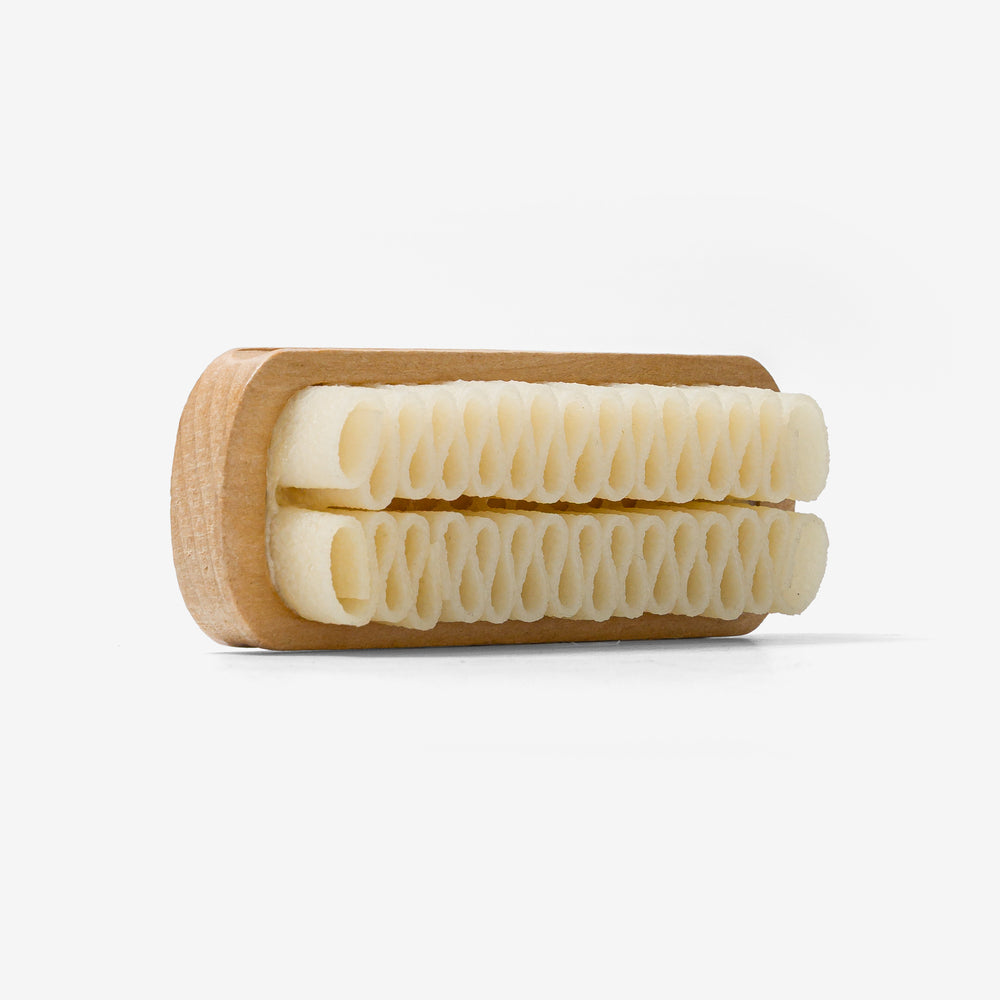 Crepe brush with wooden back